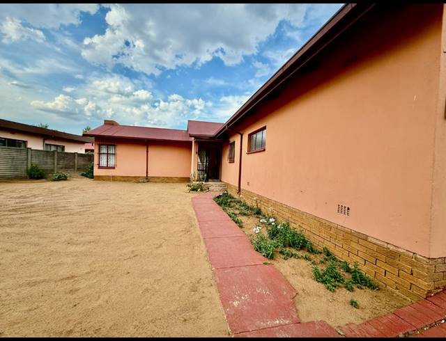 3 BEDROOM HOUSE FOR SALE IN VANDERBIJLPARK CE 5